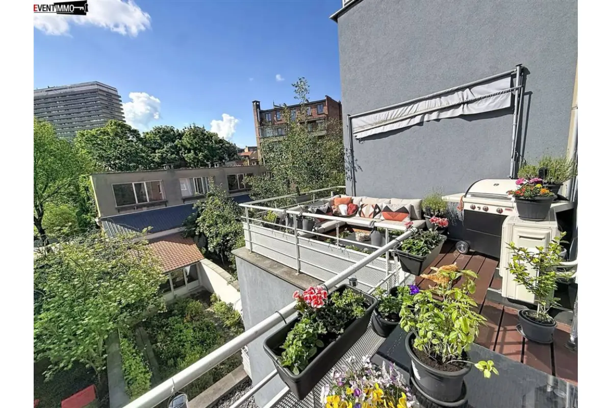 Triplex à vendre à Saint-Josse-ten-Noode 1210 445000.00€ 2 chambres 92.00m² - annonce 769536