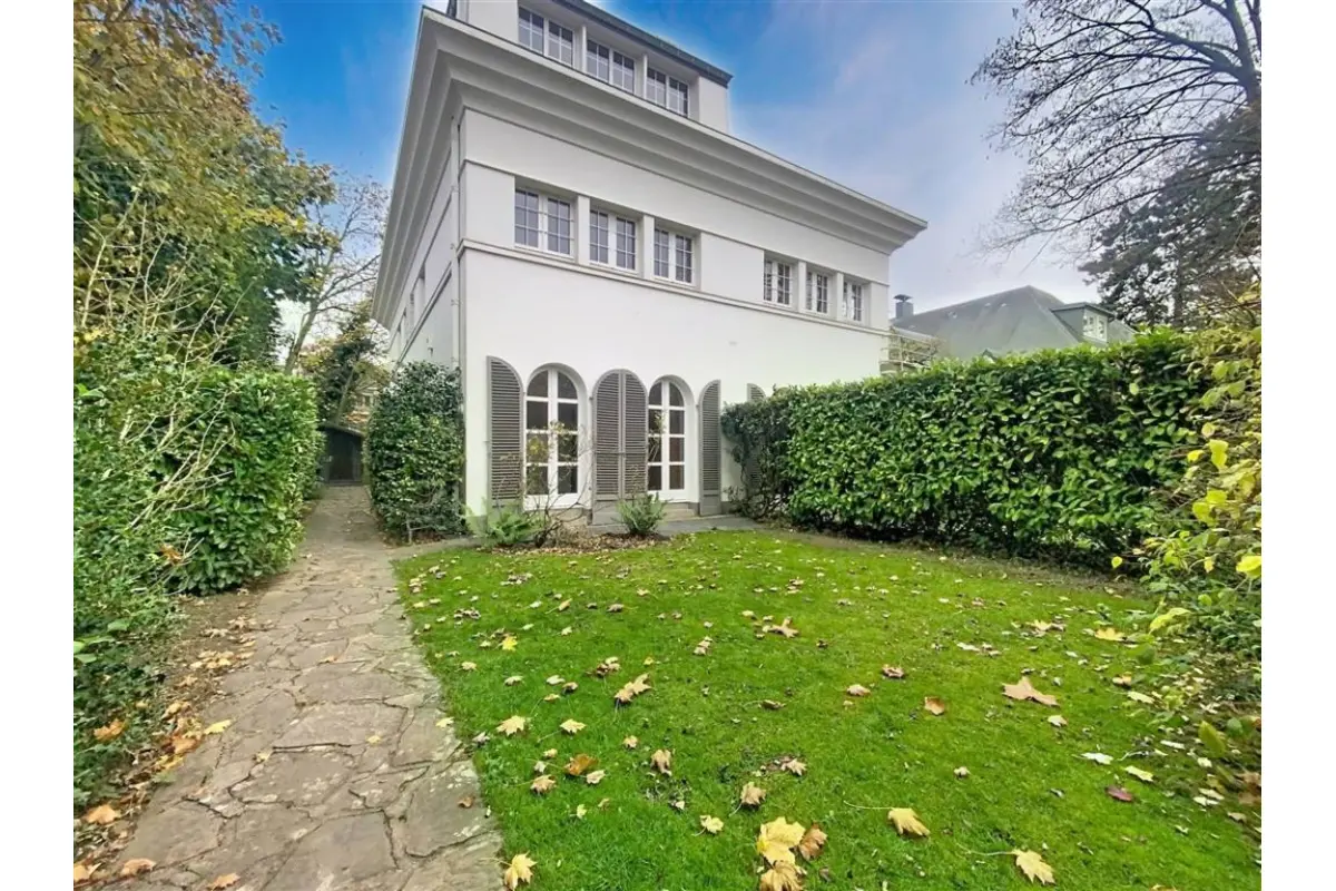 Villa te  huur in Ukkel 1180 3500.00€ 4 slaapkamers 260.00m² - Zoekertje 769485