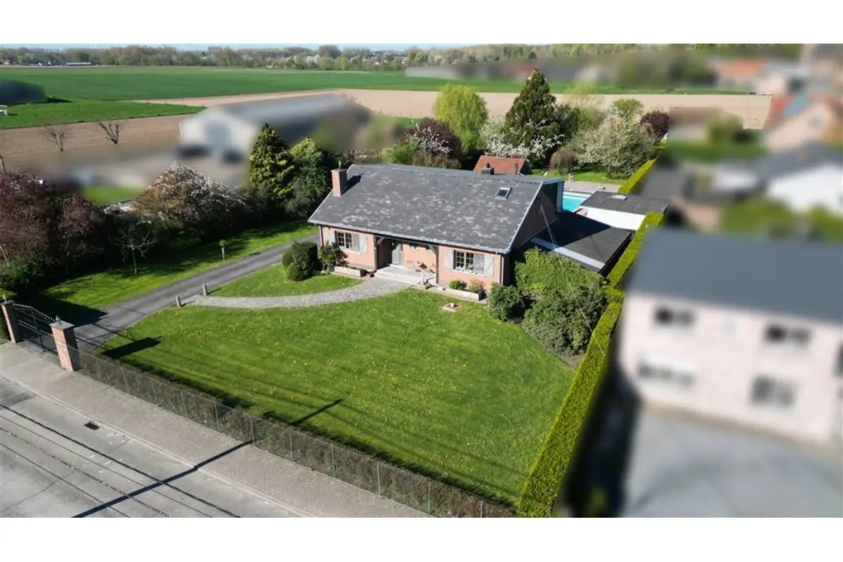 Villa te  koop in Blicquy 7903 450000.00€ 5 slaapkamers 350.00m² - Zoekertje 769725