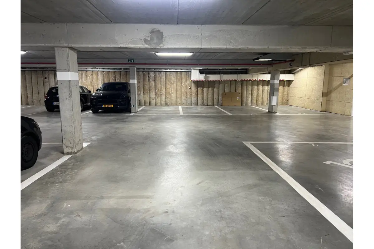 Parking & garage te  huur in Sint-Gillis 1060 120.00€  slaapkamers m² - Zoekertje 769429