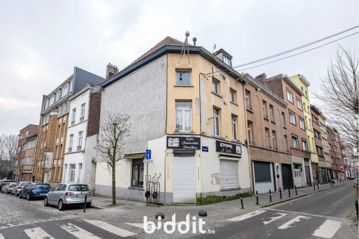 Mixgebouw te  koop in Sint-Jans-Molenbeek 1080 80000.00€ 3 slaapkamers m² - Zoekertje 769368