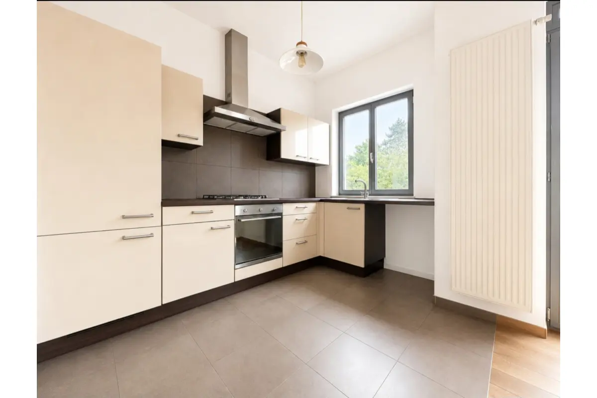 Appartement te  huur in Vorst 1190 1400.00€ 2 slaapkamers 80.00m² - Zoekertje 769913