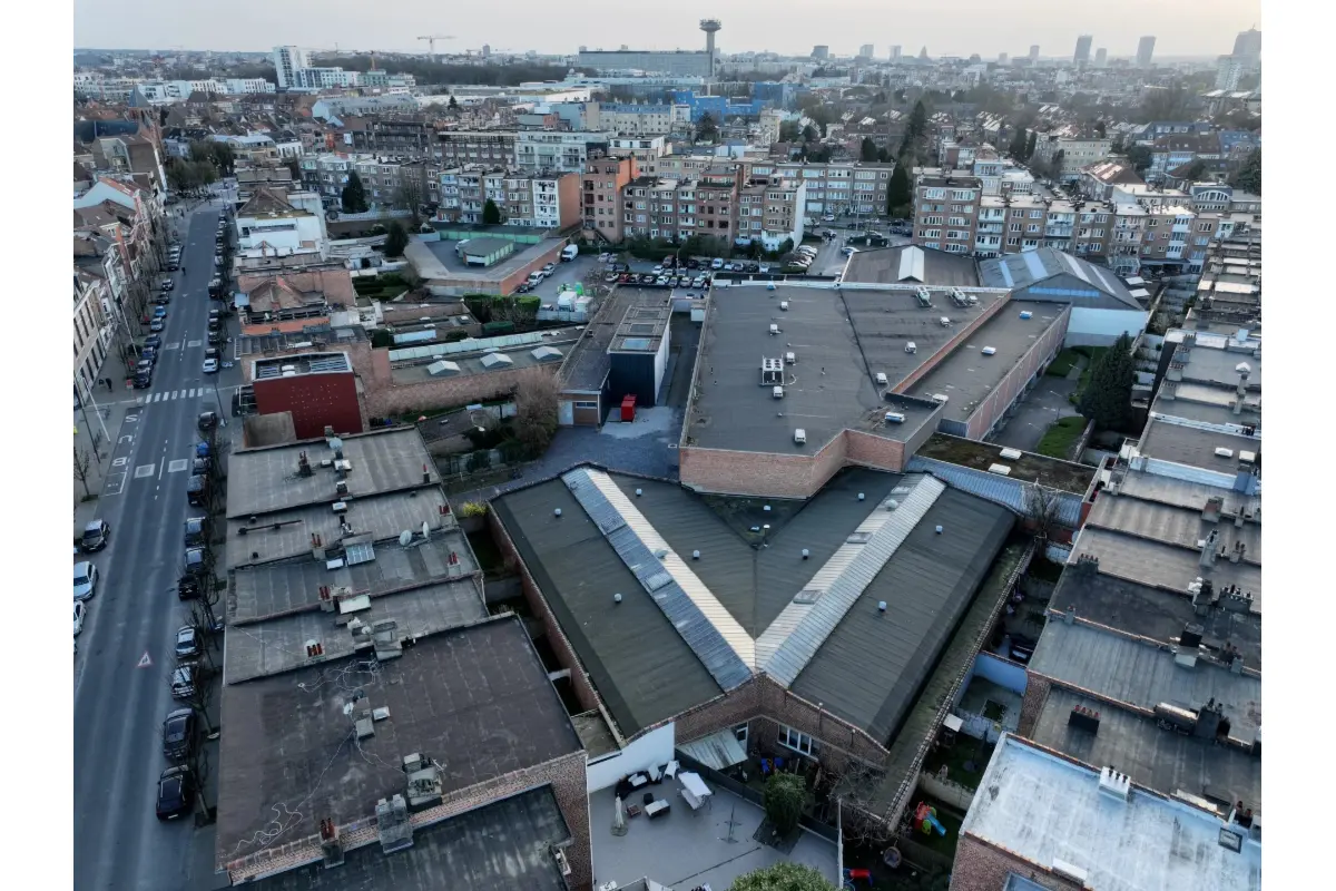 Handelszaak te  in Evere 1140 6990.00€  slaapkamers 1455.00m² - Zoekertje 771320