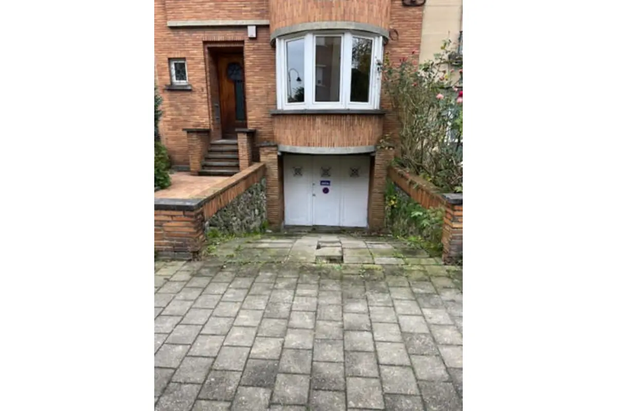 Parking & garage te  huur in Laken 1020 150.00€  slaapkamers m² - Zoekertje 771005