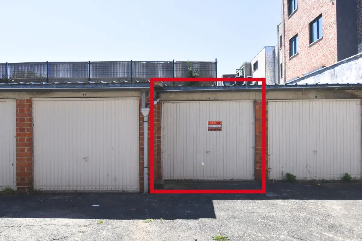 Parking & garage te  koop in Sint-Pieters-Leeuw 1600 30000.00€  slaapkamers m² - Zoekertje 771204