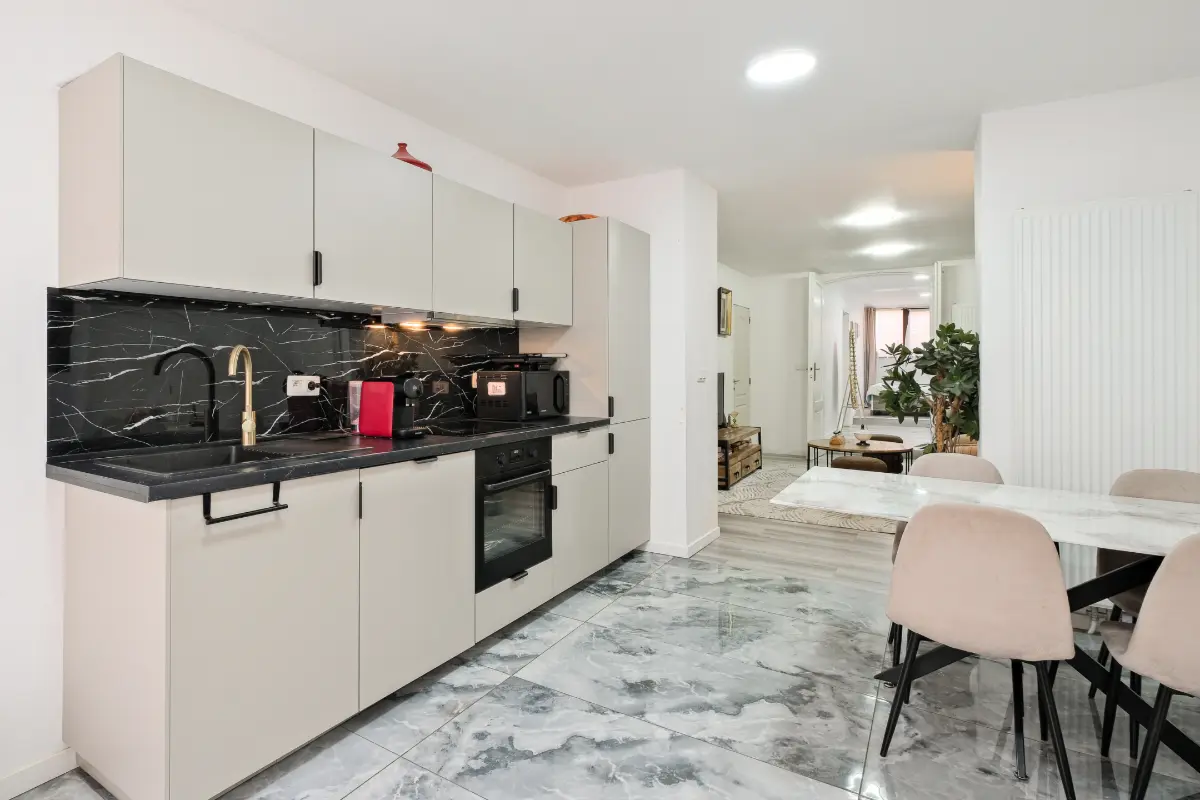 Handelszaak te  in Etterbeek 1040 185000.00€  slaapkamers 67.00m² - Zoekertje 770884