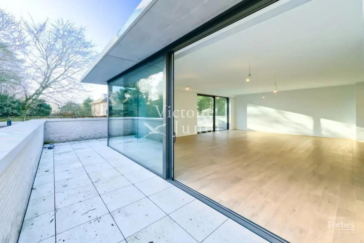Appartement te  huur in Ukkel 1180 5000.00€ 3 slaapkamers 273.00m² - Zoekertje 771329
