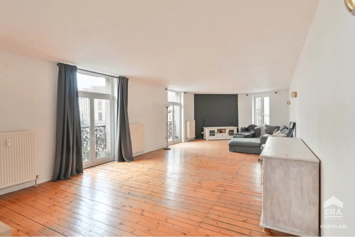 Appartement te  koop in Brussel 1000 0.00€ 1 slaapkamers 76.00m² - Zoekertje 770430