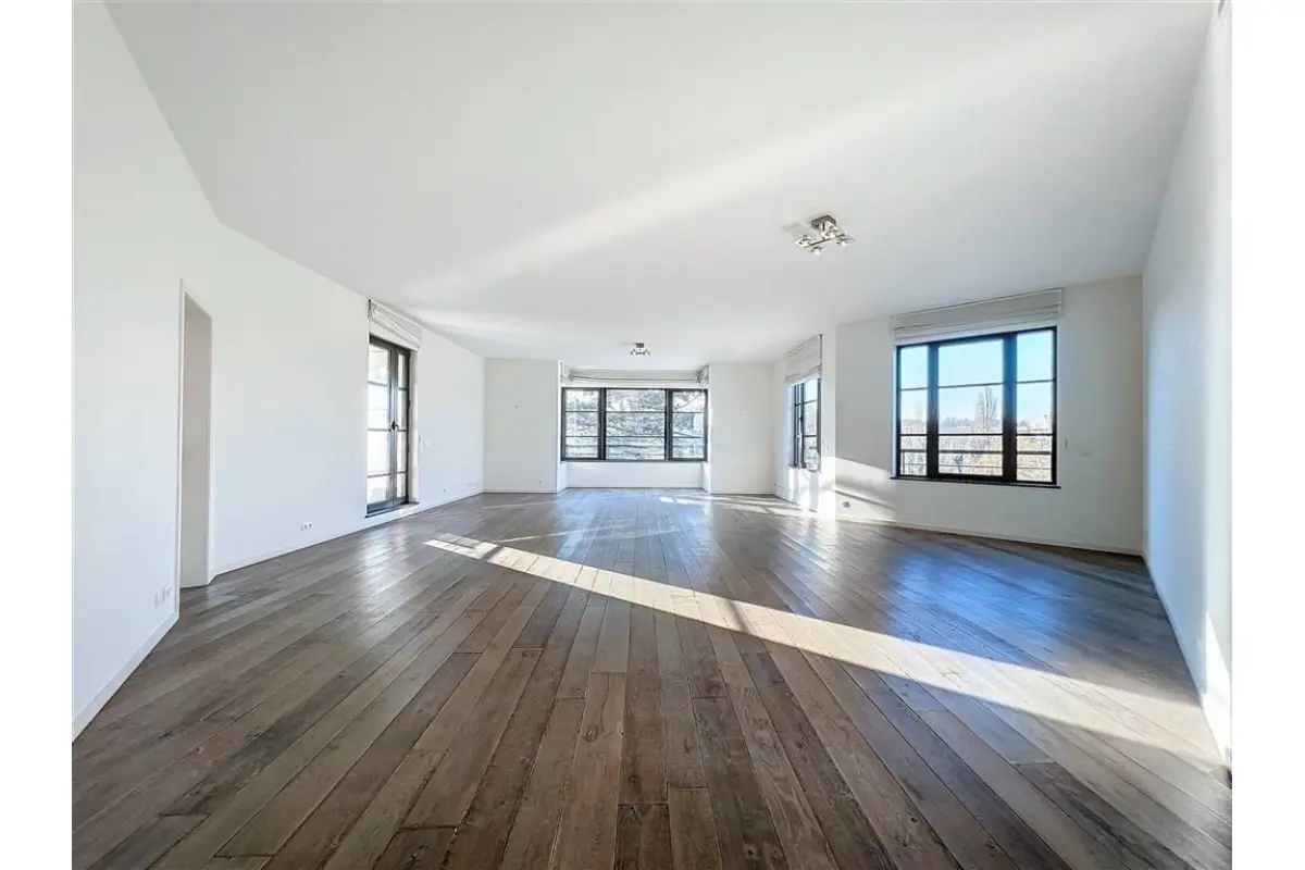 Appartement te  huur in Sint-Pieters-Woluwe 1150 3100.00€ 2 slaapkamers 199.00m² - Zoekertje 771596