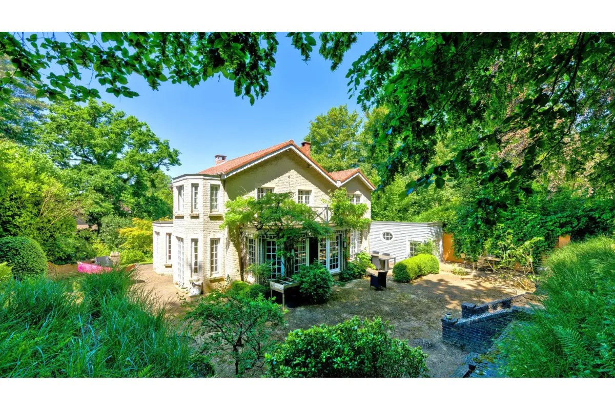 Villa te  in Wezembeek-Oppem 1970 875000.00€ 4 slaapkamers 236.00m² - Zoekertje 771572