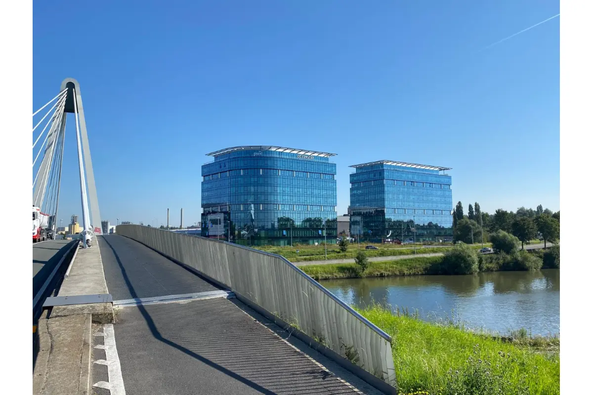 Commerce à louer à Gand 9000 5396.00€  chambres 370.00m² - annonce 772465