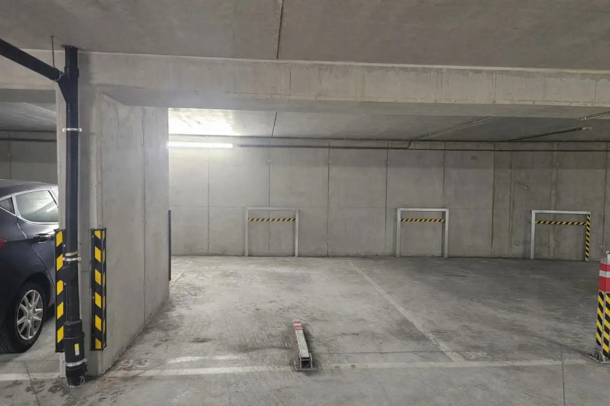 Parking te  in Jette 1090 19500.00€  slaapkamers m² - Zoekertje 771497