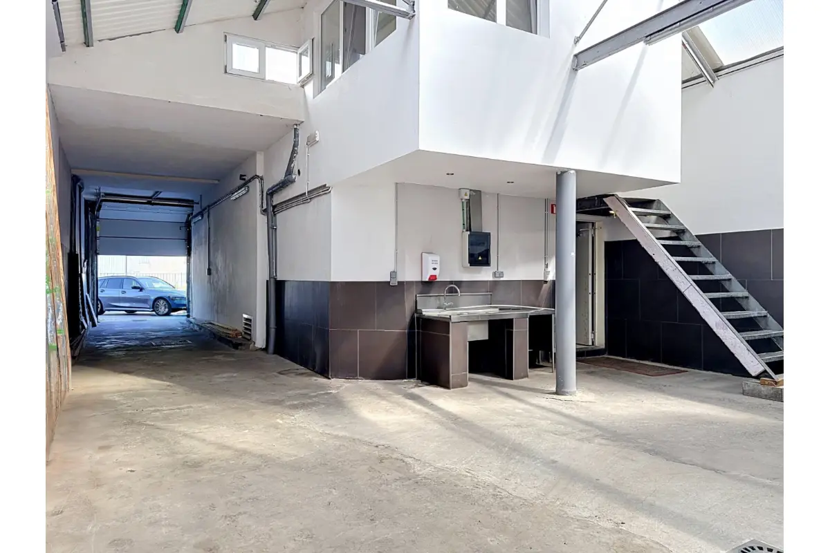 Commerce à louer à Glain 4000 1200.00€ 0 chambres m² - annonce 773237