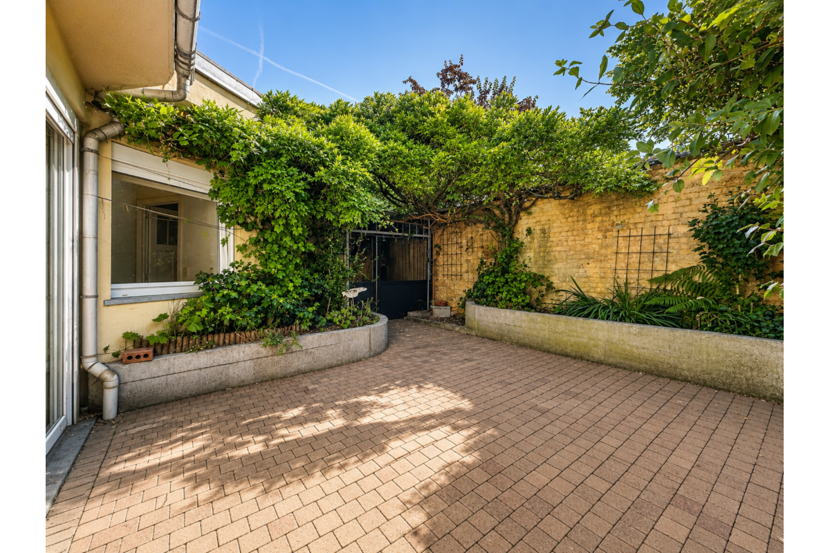 Mixgebouw te  koop in Sint-Agatha-Berchem 1082 550000.00€ 2 slaapkamers 180.00m² - Zoekertje 773219