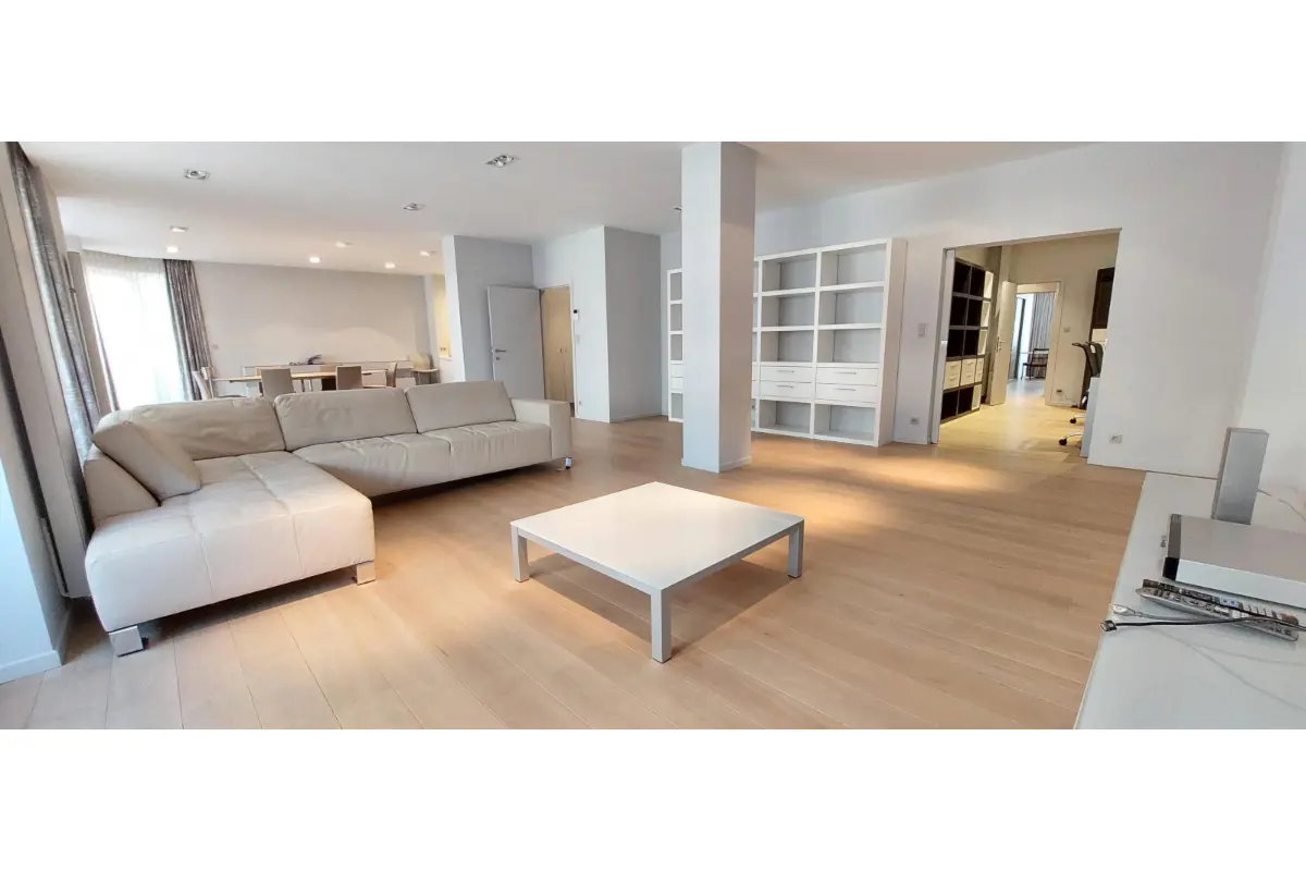 Appartement te  huur in Etterbeek 1040 2950.00€ 3 slaapkamers 215.00m² - Zoekertje 772849