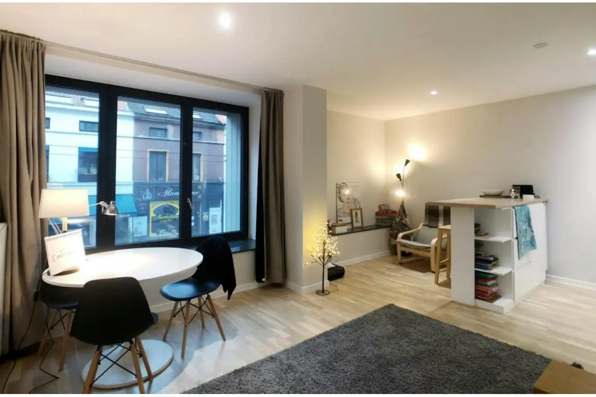 Appartement te  huur in Sint-Gillis 1060 1100.00€  slaapkamers m² - Zoekertje 773544