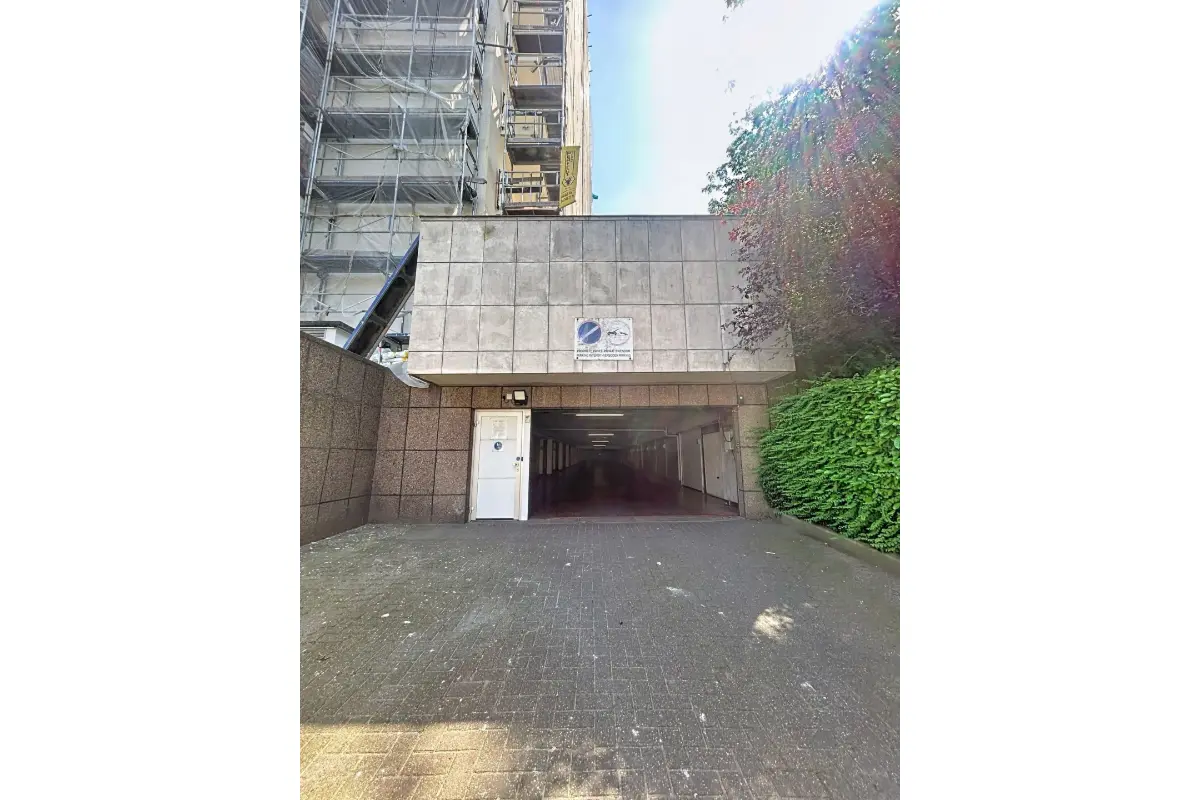 Parking & garage te  huur in Vorst 1190 175.00€  slaapkamers m² - Zoekertje 774530