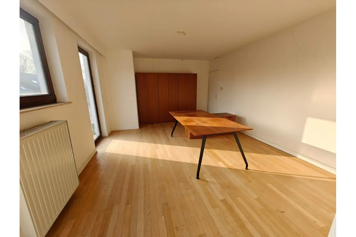 Handelszaak te  huur in Schilde 2970 725.00€  slaapkamers m² - Zoekertje 774779