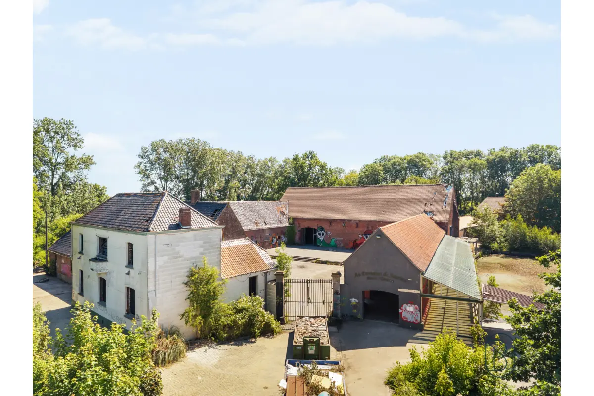 Bungalow te  koop in Anvaing 7910 995000.00€ 10 slaapkamers 2400.00m² - Zoekertje 774988