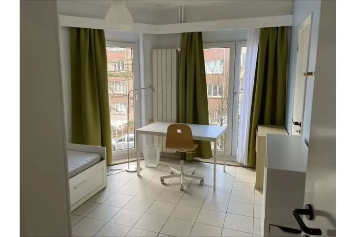 Appartement te  huur in Vorst 1190 937.00€  slaapkamers 14.00m² - Zoekertje 788005