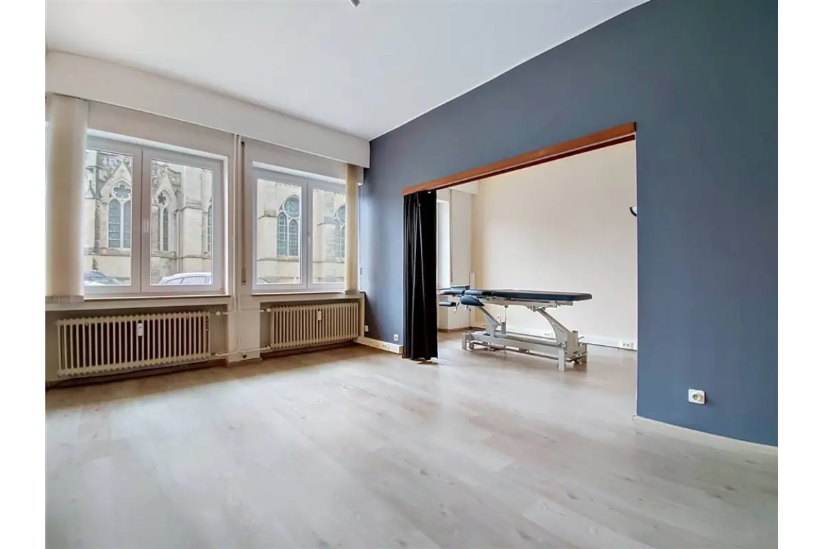 Handelszaak te  huur in Aarlen 6700 700.00€  slaapkamers 40.00m² - Zoekertje 774539