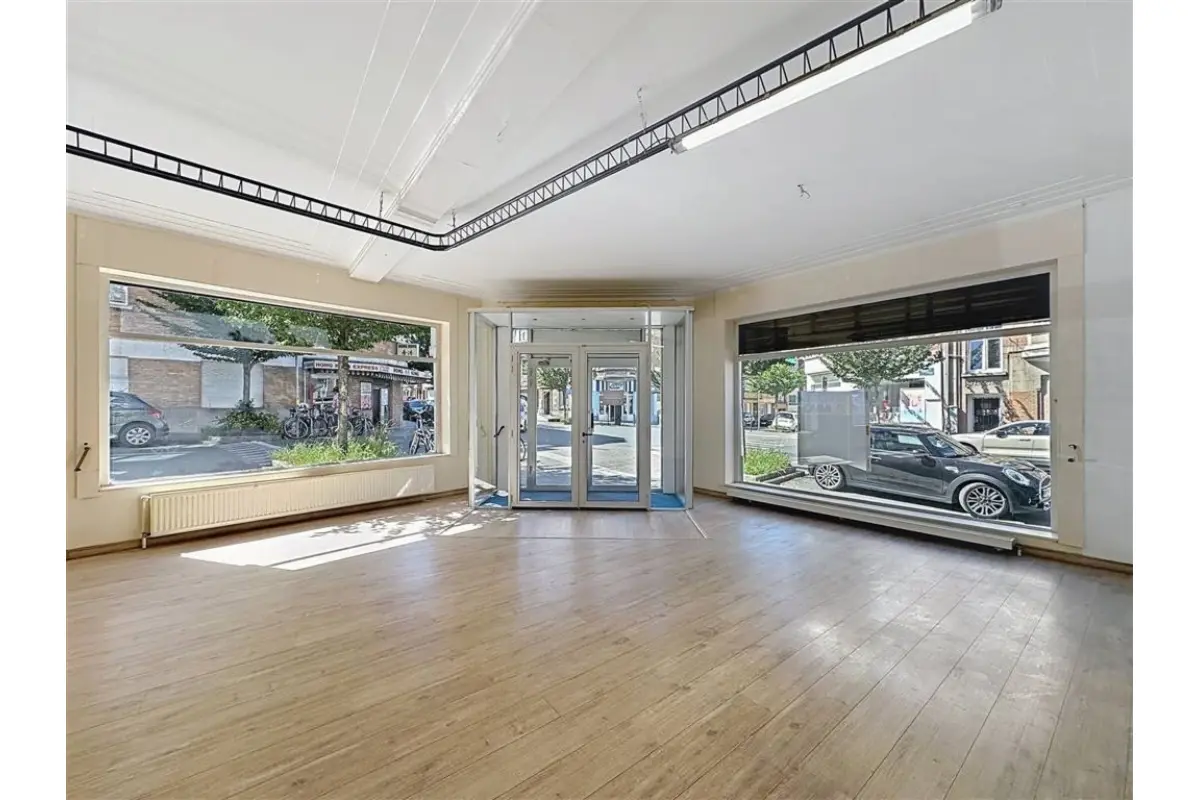 Commerce à vendre à Etterbeek 1040 275000.00€ 1 chambres 100.00m² - annonce 776333