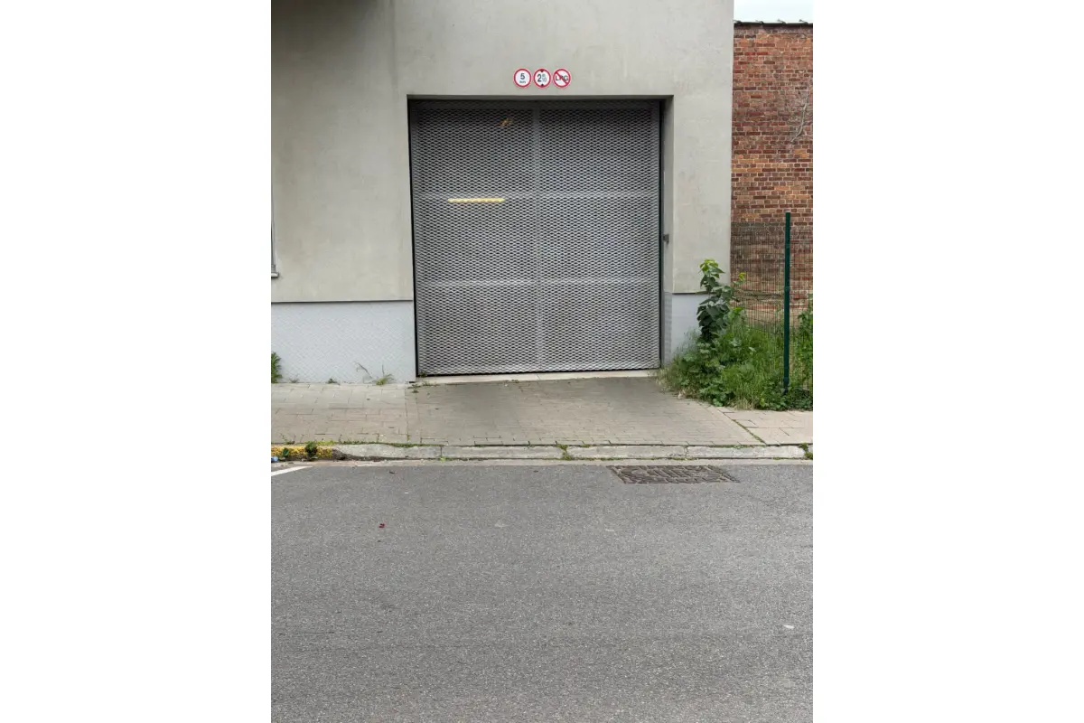 Parking & garage te  huur in Evere 1140 95.00€  slaapkamers m² - Zoekertje 775656