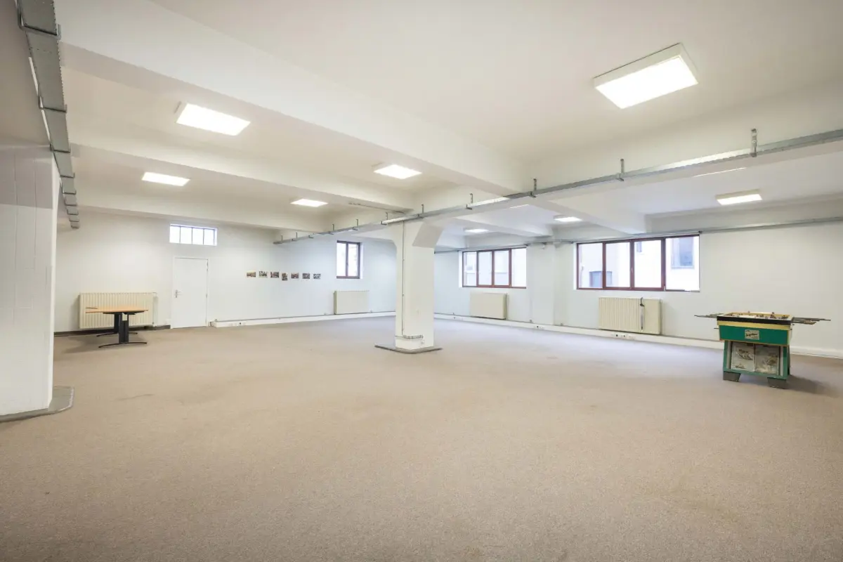 Handelszaak te  huur in Schaarbeek 1030 2000.00€  slaapkamers 357.00m² - Zoekertje 777069