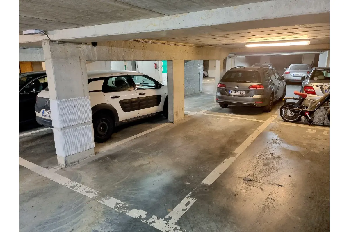 Parking à  à Schaerbeek 1030 80.00€  chambres m² - annonce 777207