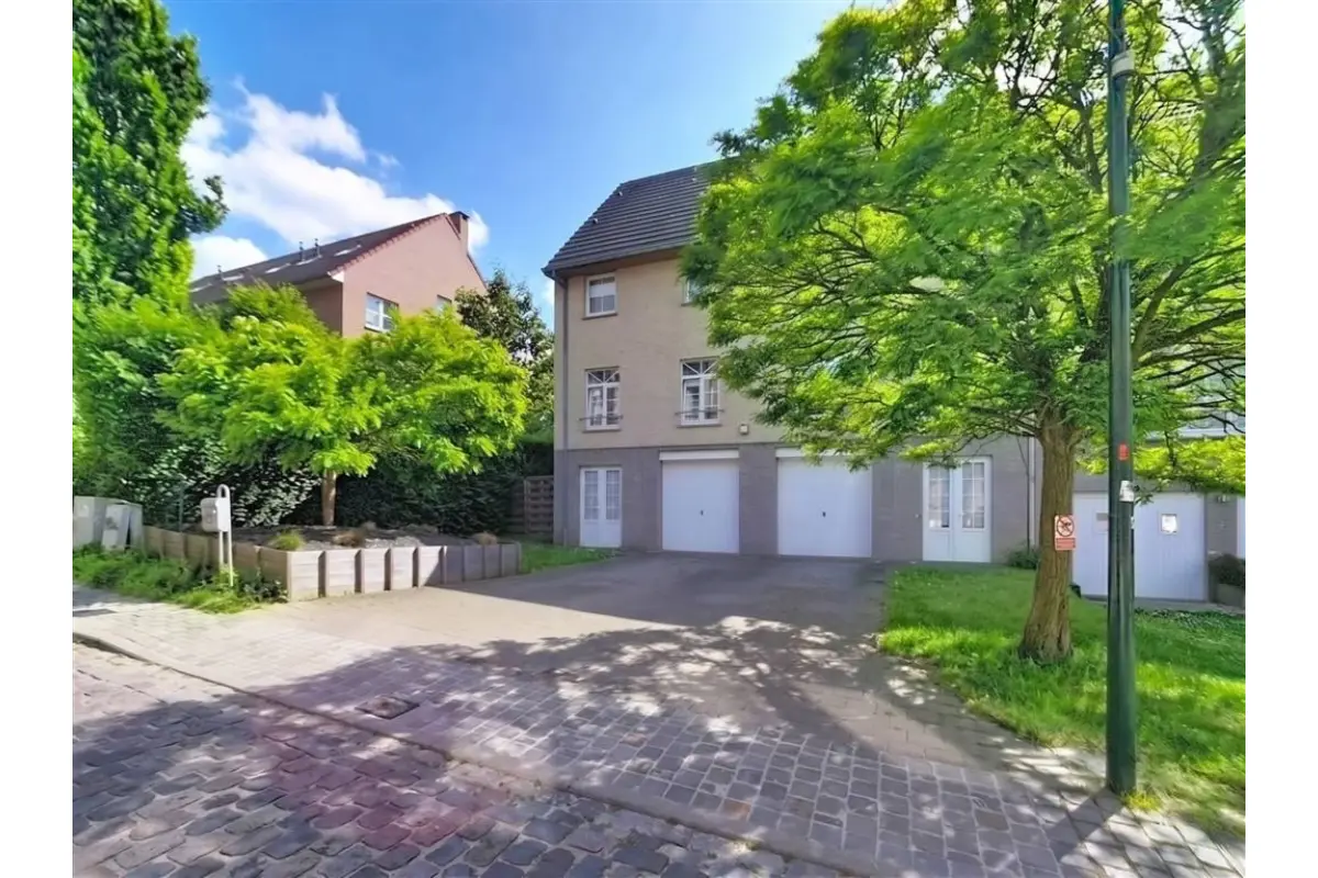Maison à louer à Uccle 1180 2300.00€ 4 chambres 217.00m² - annonce 777570