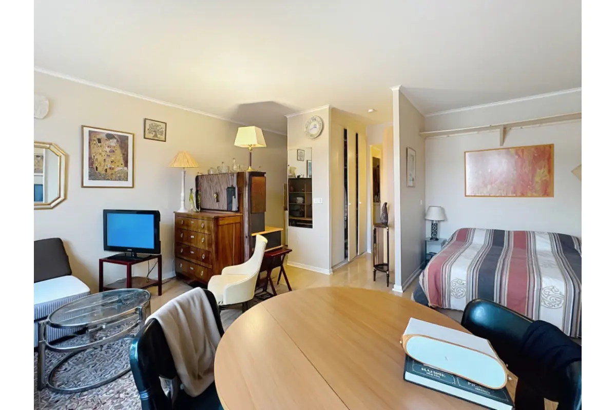 Appartement à  à Saint-Gilles 1060 165000.00€  chambres 40.00m² - annonce 776920