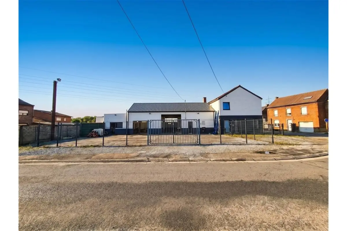 Immeuble de rapport - Immeuble à appartement à louer à Sambreville 5060 2000.00€  chambres m² - annonce 777748