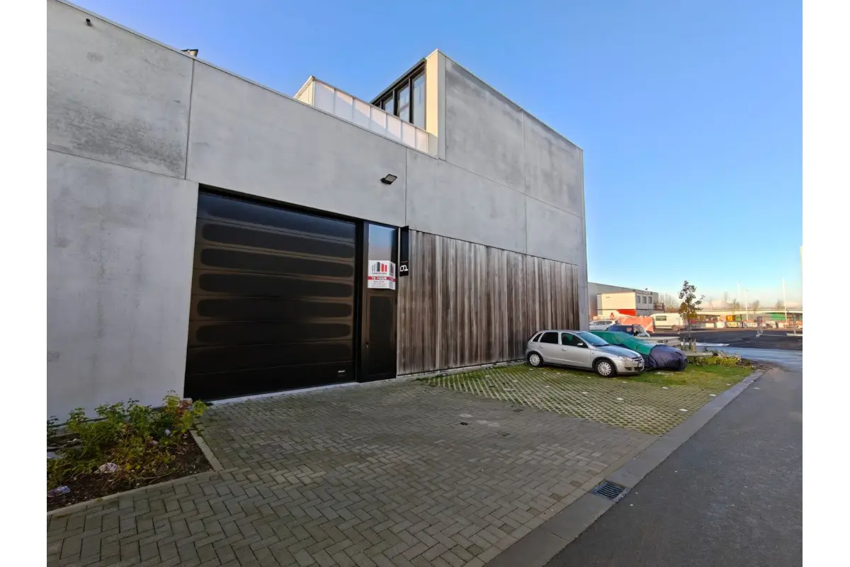 Commerce à louer à Sint-Michiels 8200 1375.00€  chambres 275.00m² - annonce 779822