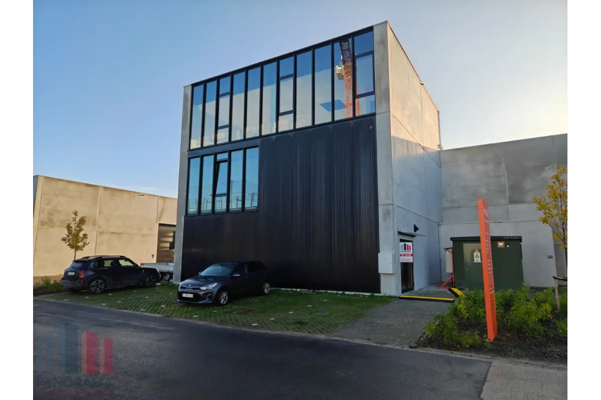 Commerce à louer à Sint-Michiels 8200 3912.00€  chambres 547.00m² - annonce 779823
