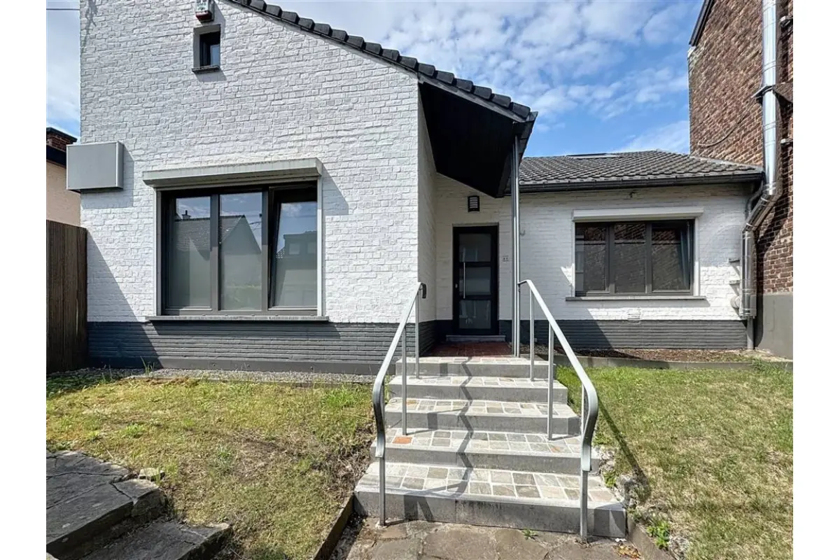 Huis te  huur in Boussoit 7110 800.00€ 1 slaapkamers 98.00m² - Zoekertje 779319
