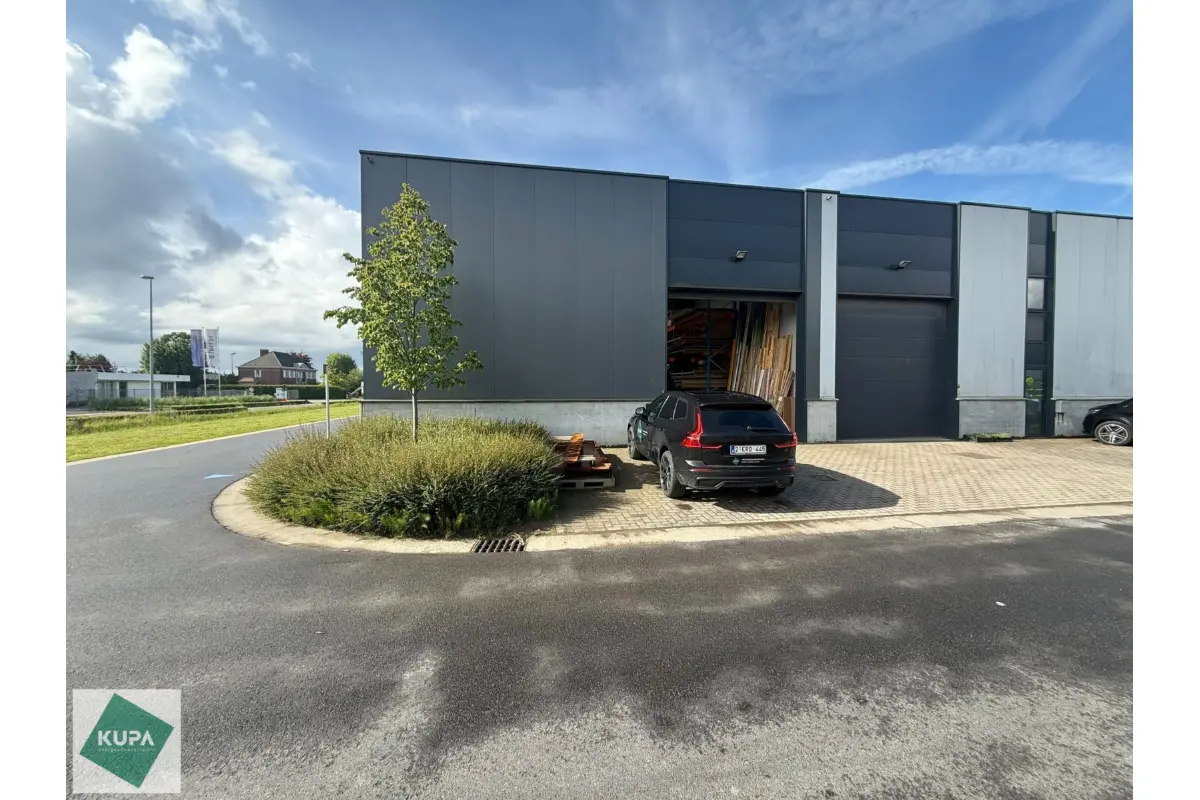 Commerce à louer à Wielsbeke 8710 945.00€  chambres 189.00m² - annonce 779038