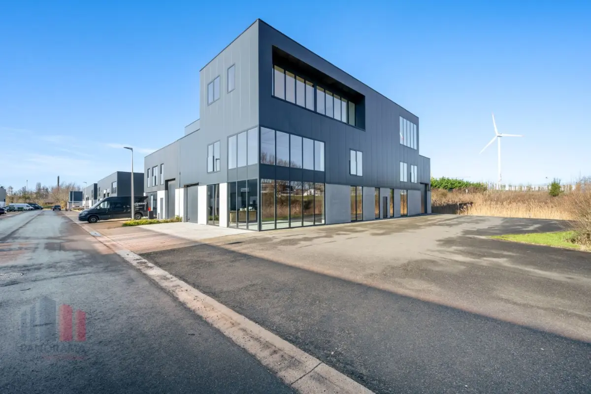 Commerce à louer à Zelzate 9060 8188.00€  chambres 901.00m² - annonce 779810