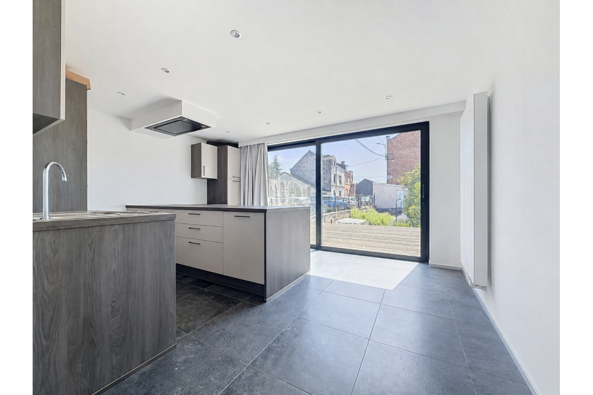 Huis te  huur in Dave 5100 1300.00€ 3 slaapkamers 150.00m² - Zoekertje 779028