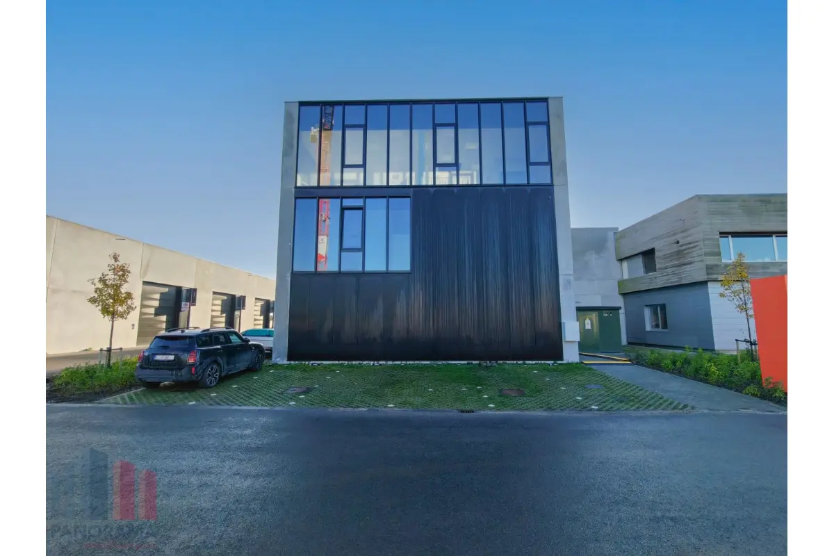 Commerce à louer à Sint-Michiels 8200 3060.00€  chambres 272.00m² - annonce 779821
