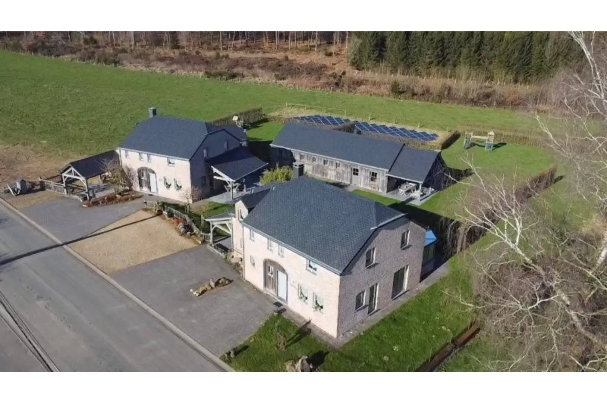 Autre à vendre à Bièvre 5555 0.00€ 7 chambres 430.00m² - annonce 779335