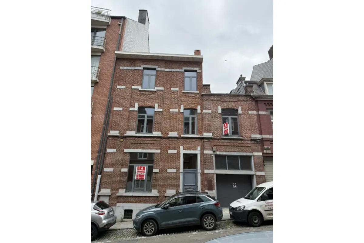 Huis te  huur in Charleroi 6000 1800.00€ 7 slaapkamers 320.00m² - Zoekertje 779472