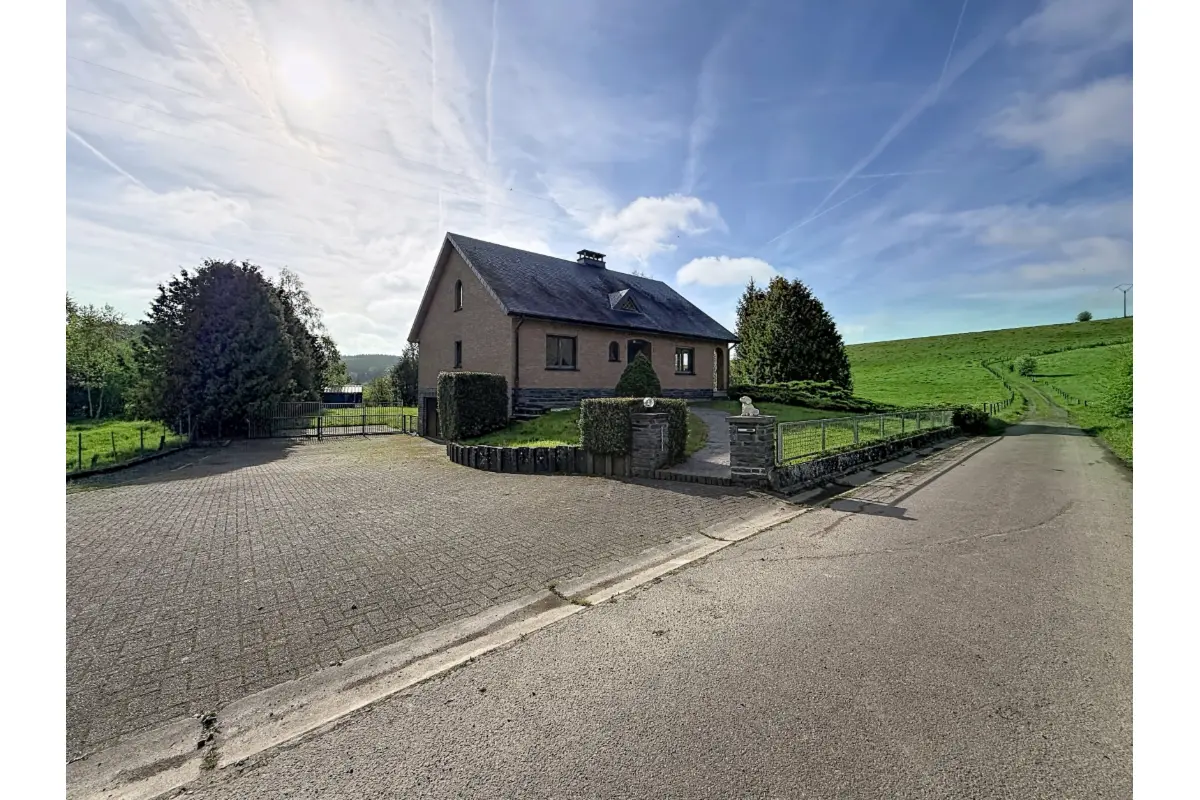 Huis te  huur in Gouvy 6670 1100.00€ 4 slaapkamers 344.00m² - Zoekertje 779997