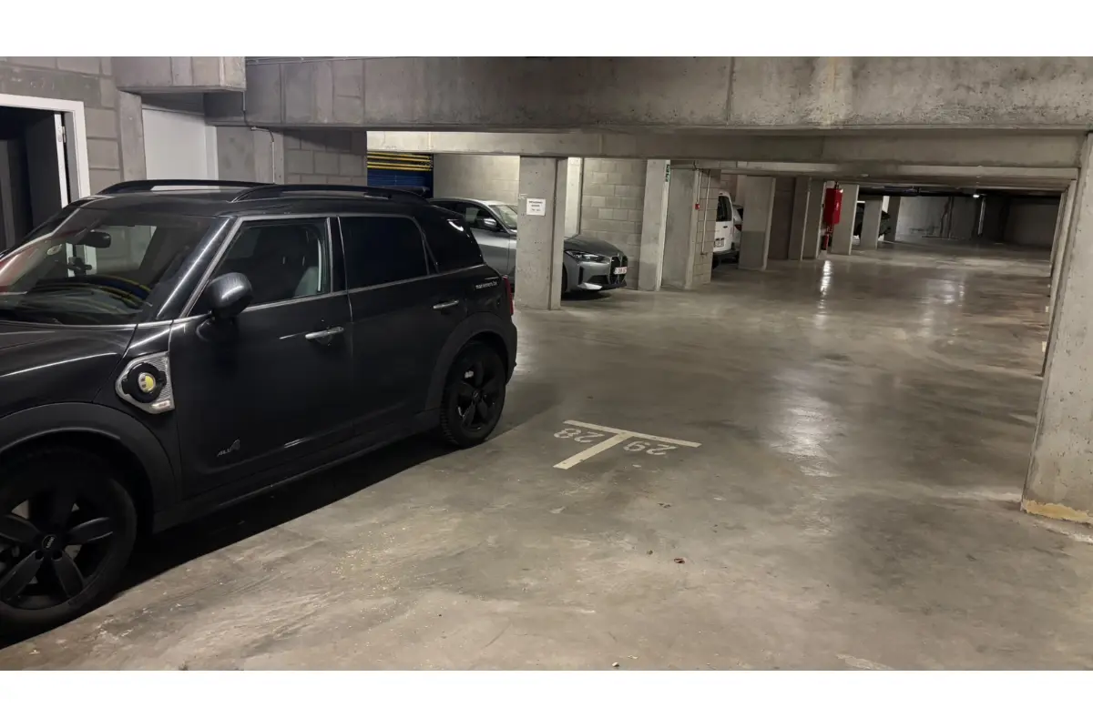 Parking & garage te  huur in Brussel 1000 110.00€  slaapkamers m² - Zoekertje 780225