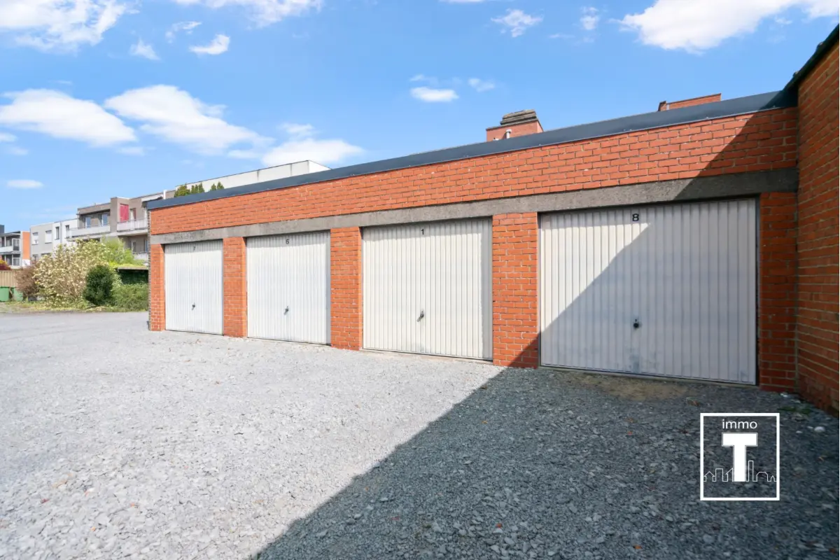 Parking & garage te  koop in Zwijnaarde 9052 19500.00€  slaapkamers m² - Zoekertje 781697