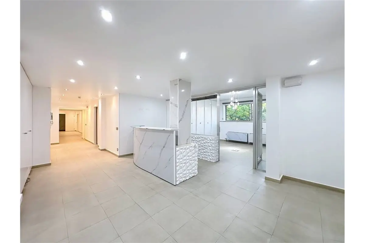 Handelszaak te  koop in Ukkel 1180 650000.00€  slaapkamers 260.00m² - Zoekertje 781416