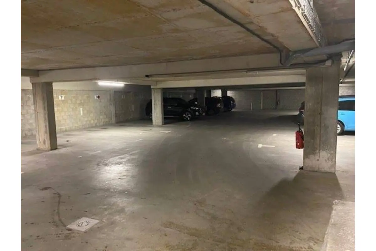 Parking & garage te  huur in Elsene 1050 150.00€  slaapkamers m² - Zoekertje 782867