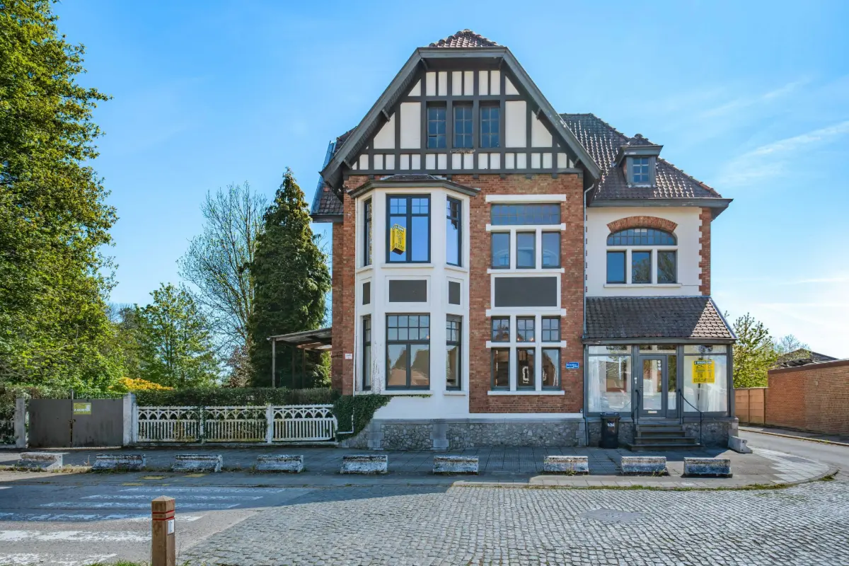 Maison de maître à vendre à Frasnes-lez-Gosselies 6210 395000.00€ 4 chambres 281.00m² - annonce 782778