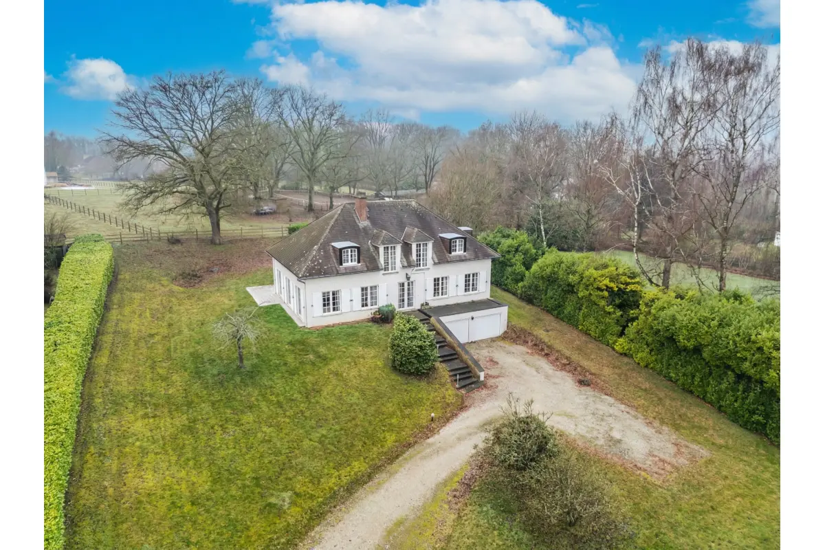 Villa te  koop in Lasne 1380 925000.00€ 4 slaapkamers 242.00m² - Zoekertje 782195