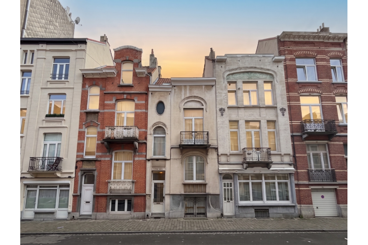 Huis te  koop in Schaarbeek 1030 449000.00€ 4 slaapkamers 197.00m² - Zoekertje 782920