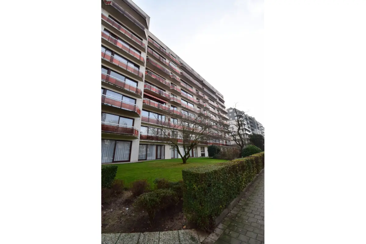Appartement te  koop in Sint-Jans-Molenbeek 1080 150000.00€ 1 slaapkamers 70.00m² - Zoekertje 784487